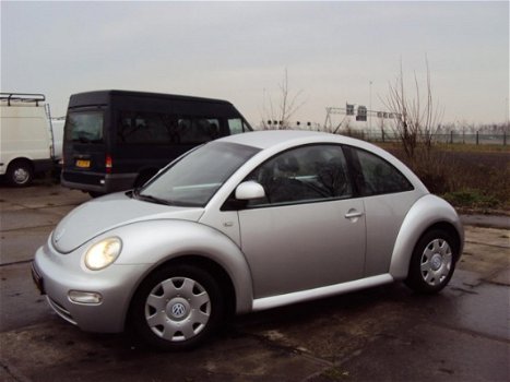 Volkswagen New Beetle - 2.0 Highline - 1