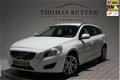 Volvo V60 - 2.0 D3 R-Design 2012/ Navigatie/ Leder/ PDC/ Cruise/ Clima/ Stuur bed./ Elek ramen + Spi - 1 - Thumbnail