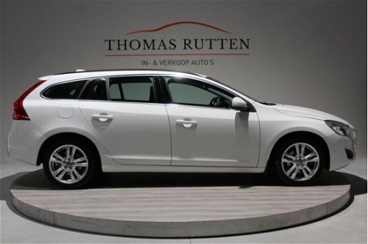 Volvo V60 - 2.0 D3 R-Design 2012/ Navigatie/ Leder/ PDC/ Cruise/ Clima/ Stuur bed./ Elek ramen + Spi - 1