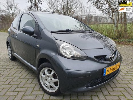 Toyota Aygo - 1.0-12V + - AIRCO - GRIJS - ELKE ZONDAG OPEN - 1