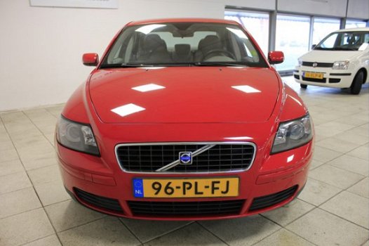 Volvo S40 - 1.8 / AIRCO / CRUISE / LMV 15'' / TREKHAAK - 1