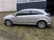 Opel Astra GTC - 1.6 Enjoy BJ2005/APK/AIRCO/NAP/2E EIGENAAR - 1 - Thumbnail