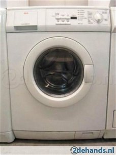 Zeer jonge aeg wasmachine 150 euro !!! bezorgen mogelijk !!!