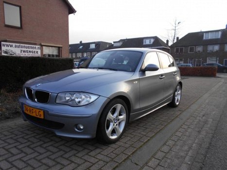 BMW 1-serie - 120D 5-DEURS NAVIGATIE/I-DRIVE/CRUISE-CONTROL/PARKEERSENSOREN - 1