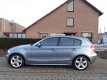 BMW 1-serie - 120D 5-DEURS NAVIGATIE/I-DRIVE/CRUISE-CONTROL/PARKEERSENSOREN - 1 - Thumbnail