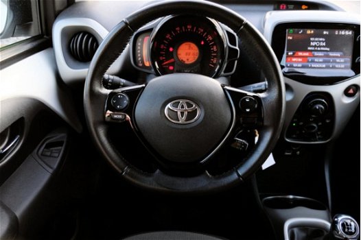 Toyota Aygo - 1.0 VVT-i X-play 5-drs Airco/Led - 1