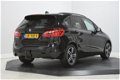 BMW 2-serie Active Tourer - 218i Climate control, Trekhaak, Mooie auto - 1 - Thumbnail