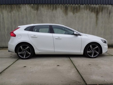 Volvo V40 - 1.6 D2 R-Design Business Navigatie - 1