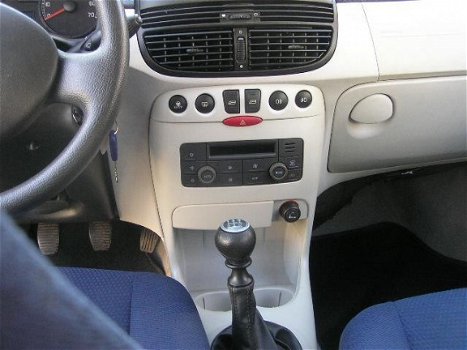 Fiat Punto - 1.4-16V Emotion 128d km nap 5 drs airco nieuwe apk - 1