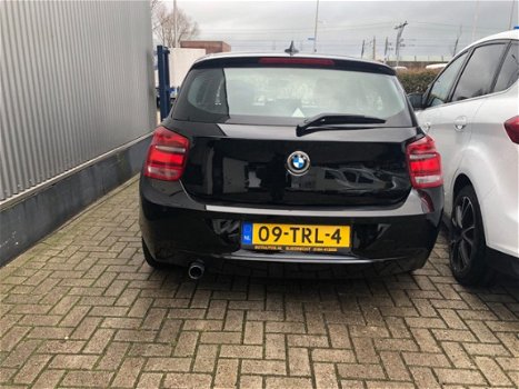 BMW 1-serie - 116i Business+ Automaat / Navigatie / 5-deurs - 1