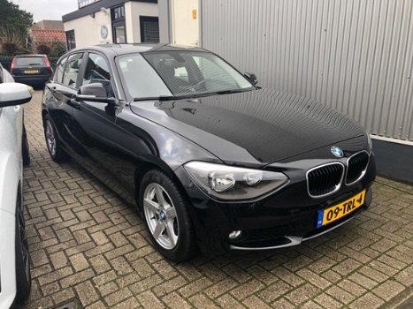 BMW 1-serie - 116i Business+ Automaat / Navigatie / 5-deurs - 1