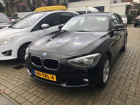 BMW 1-serie - 116i Business+ Automaat / Navigatie / 5-deurs - 1