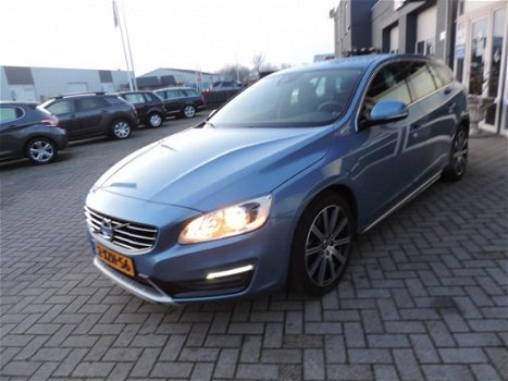 Volvo V60 - 2.4 D6 AWD Plug-In Hybrid Summum EX BTW 50 procent deal 6.475, - ACTIE Excl BTW / Automa - 1