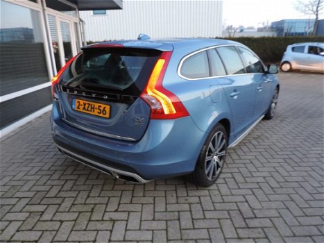 Volvo V60 - 2.4 D6 AWD Plug-In Hybrid Summum EX BTW 50 procent deal 6.475, - ACTIE Excl BTW / Automa - 1