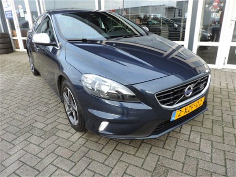 Volvo V40 - 1.6 D2 R-Design 50 procent deal 4.975, - ACTIE Navi / PDC / Clima / Cruise - 1