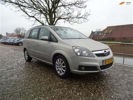 Opel Zafira - 2.2 Temptation Met Airco + Cruise + 6-bak Nu € 4.250, - 1