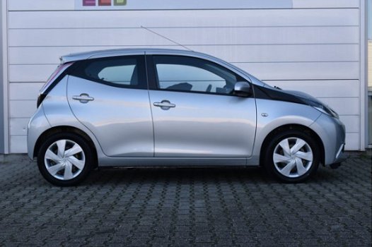 Toyota Aygo - 1.0 VVT-i x-play - 1