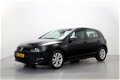 Volkswagen Golf - 1.0 TSI Comfortline 6-bak Parkeersensoren Stuurbediening Climate Control - 1 - Thumbnail