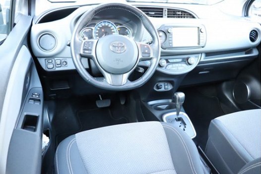 Toyota Yaris - 1.5 Hybrid Trend Special Navigatie-Cruise control-Regen/Lichtsensor - 1