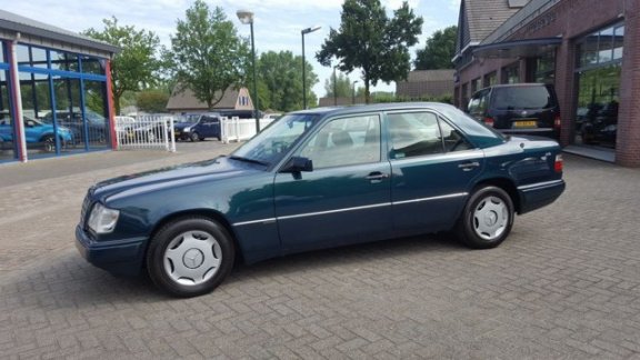 Mercedes-Benz E-klasse - collection 221/1000 E 200 - 1