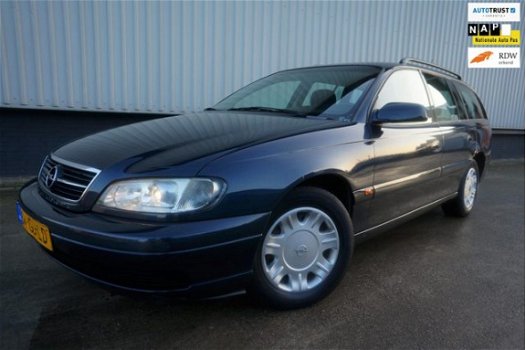 Opel Omega Wagon - 2.2i-16V Comfort Clima_Trekhaak - 1