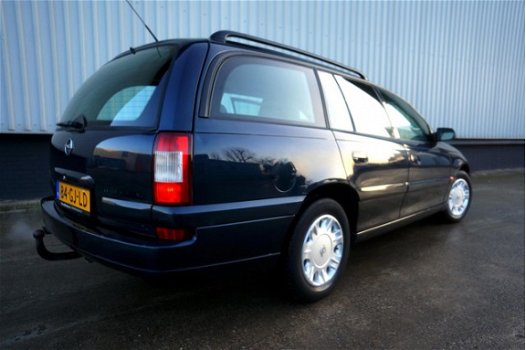 Opel Omega Wagon - 2.2i-16V Comfort Clima_Trekhaak - 1