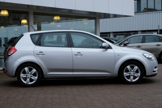 Kia Cee'd - 1.4 CVVT 105pk Seven | Navi | Airco | Camera - 1