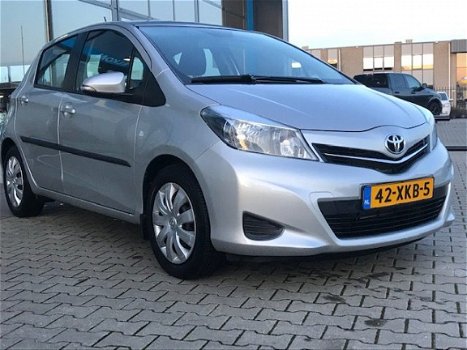 Toyota Yaris - 1.3 VVT-i Aspiration Automaat , 5 deurs, Airco, Trekhaak, Camera - 1