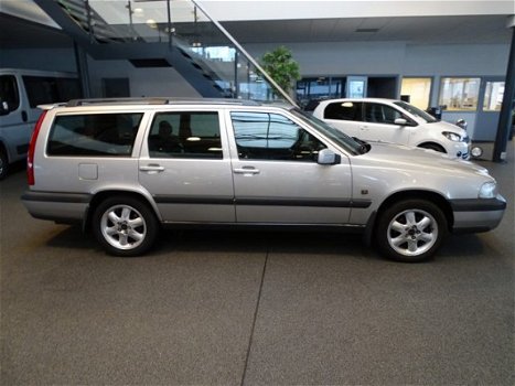 Volvo V70 - XC 2.4 T AWD Comfort - 1