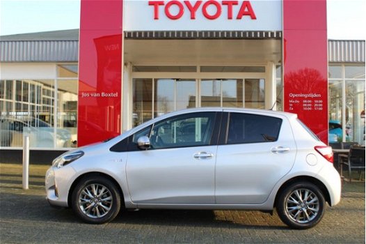 Toyota Yaris - 1.5 Hybrid Dynamic NAVI/ LM-VELGEN/ DONKER GLAS/ KEYLESS - 1