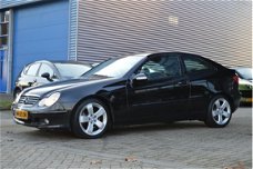 Mercedes-Benz C-klasse Sportcoupé - 180 K. Automaat/Leder/Navi