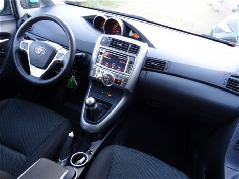 Toyota Verso - 1.6 VVT-i Business / Navigatie / Parkeersensoren / Bluetooth / Parkeercamera / 17inch - 1