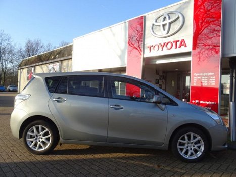 Toyota Verso - 1.6 VVT-i Business / Navigatie / Parkeersensoren / Bluetooth / Parkeercamera / 17inch - 1