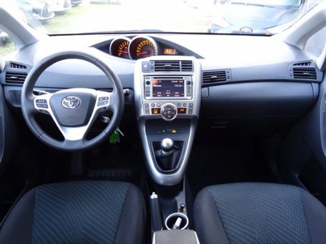 Toyota Verso - 1.6 VVT-i Business / Navigatie / Parkeersensoren / Bluetooth / Parkeercamera / 17inch - 1