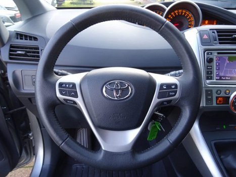 Toyota Verso - 1.6 VVT-i Business / Navigatie / Parkeersensoren / Bluetooth / Parkeercamera / 17inch - 1