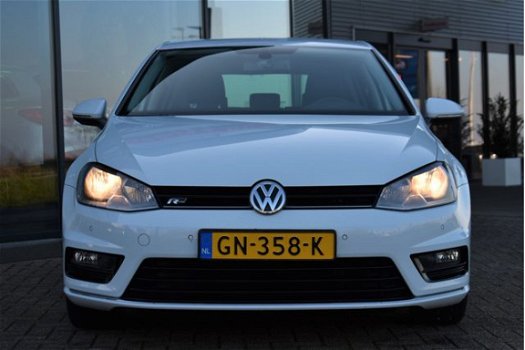 Volkswagen Golf - 1.2 TSI 110 PK Business R-Line, Camera, 1/2 Leder, Navigatie, Stoelverwarming, Cli - 1