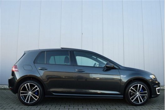 Volkswagen Golf - 1.4 TSi DSG GTE Panoramadak, LED Koplampen, Sportstoelen, Full Map Navi, Dealer On - 1