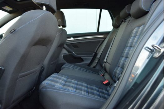 Volkswagen Golf - 1.4 TSi DSG GTE Panoramadak, LED Koplampen, Sportstoelen, Full Map Navi, Dealer On - 1