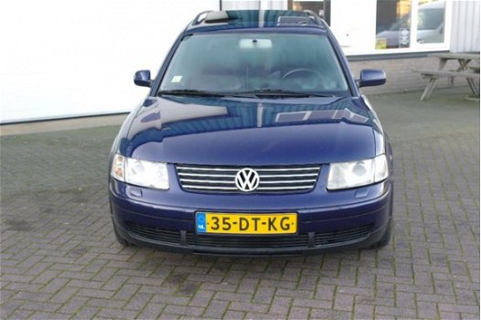 Volkswagen Passat Variant - 2.5 TDI Highline V6 TDI 110 KW AUTOMAAT - 1