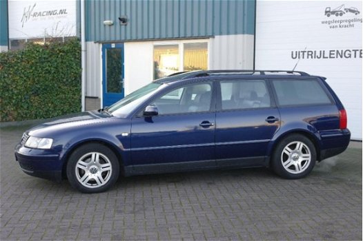 Volkswagen Passat Variant - 2.5 TDI Highline V6 TDI 110 KW AUTOMAAT - 1