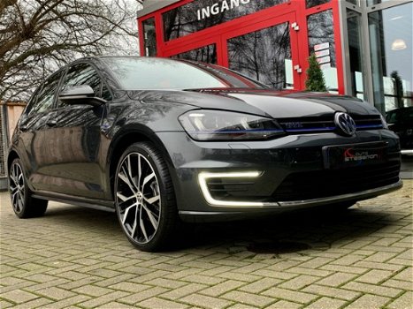 Volkswagen Golf - 1.4 TSI GTE DSG * NAVIGATIE/ LEDER/ 19 INCH/ XENON/ LED - 1