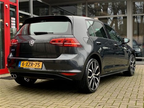 Volkswagen Golf - 1.4 TSI GTE DSG * NAVIGATIE/ LEDER/ 19 INCH/ XENON/ LED - 1