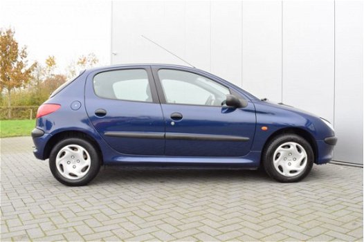 Peugeot 206 - 1.1 XR 5 deurs Stuurbekrachtiging Elek/pakket 80dkm - 1