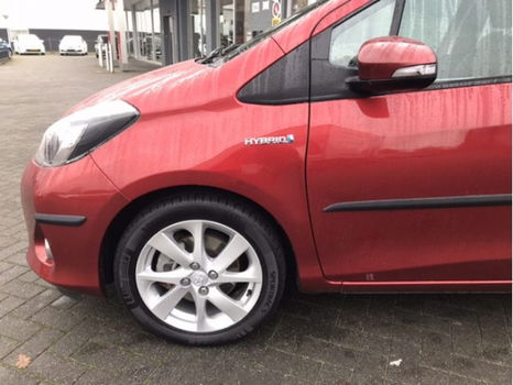 Toyota Yaris - 1.5 Hybride Dynamic Special /navigatie/ - 1