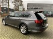 Volkswagen Passat Variant - 1.6 TDI Connected Series Plus - 1 - Thumbnail