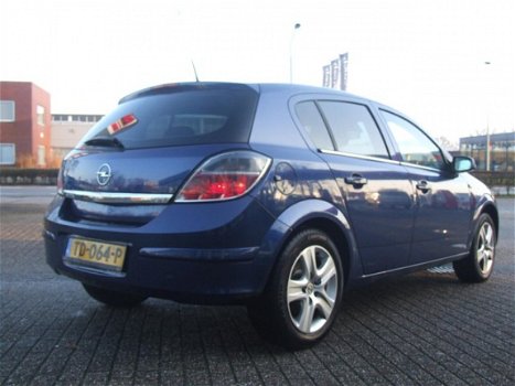 Opel Astra - 1.4 16V 5D Edition - 1