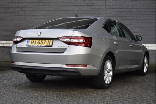 Skoda Superb - 2.0 TDI 150pk DSG / Xenon / Keyless / Navi - 1