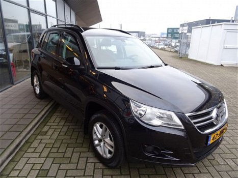 Volkswagen Tiguan - 2.0 TSI Comfort&Design 4Motion *AUTOMAAT*NAVIGATIE*CAMERA* TREKHAAK*PARKEERSENSO - 1