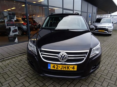 Volkswagen Tiguan - 2.0 TSI Comfort&Design 4Motion *AUTOMAAT*NAVIGATIE*CAMERA* TREKHAAK*PARKEERSENSO - 1