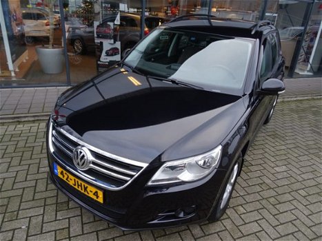 Volkswagen Tiguan - 2.0 TSI Comfort&Design 4Motion *AUTOMAAT*NAVIGATIE*CAMERA* TREKHAAK*PARKEERSENSO - 1